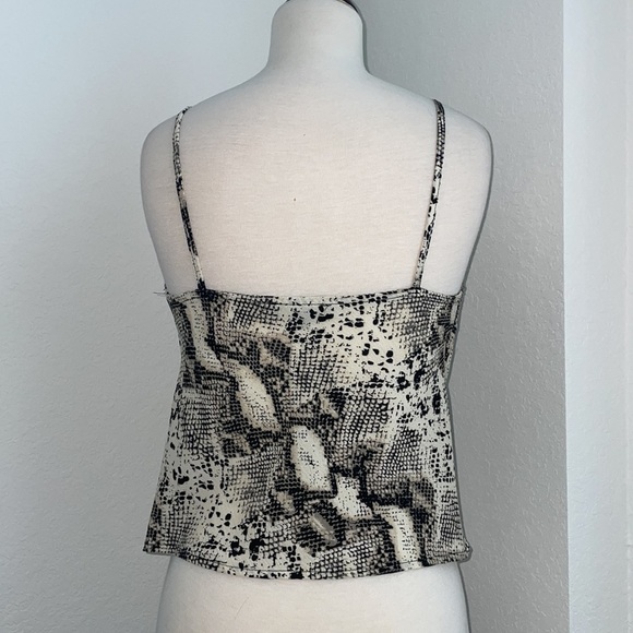 KENDALL & KYLIE loose neck Tanktop with snakeskin design in women’s size small. - Picture 5 of 9